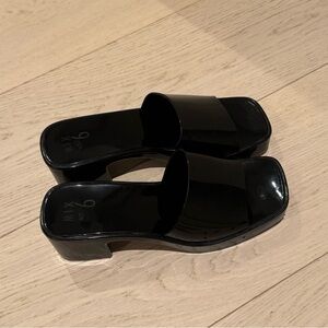 Black jelly slides size 7